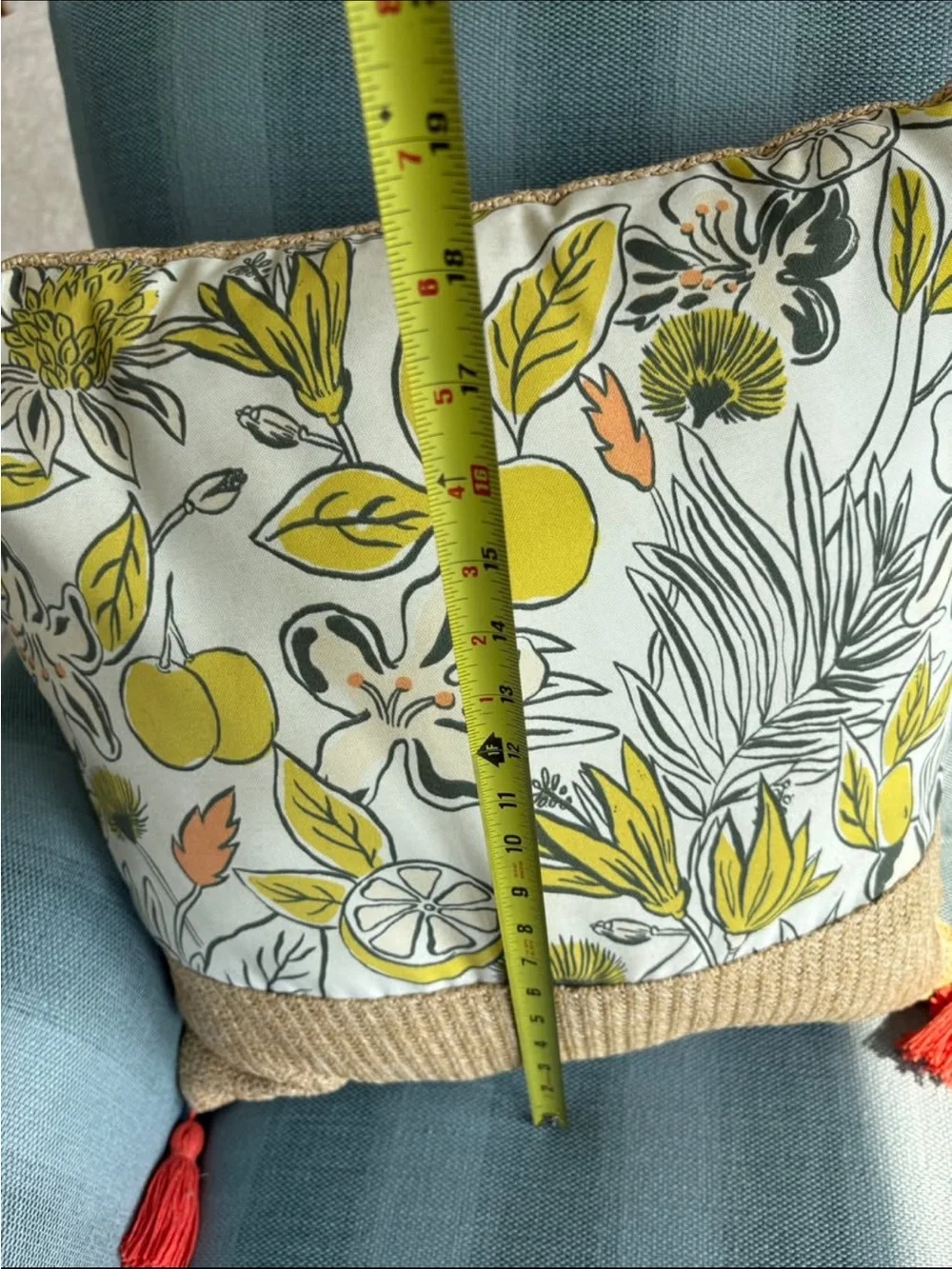 TARGET SUMMER OUTDOOR PATIO DECORATIVE THROW PILLOW W/ TASSLES